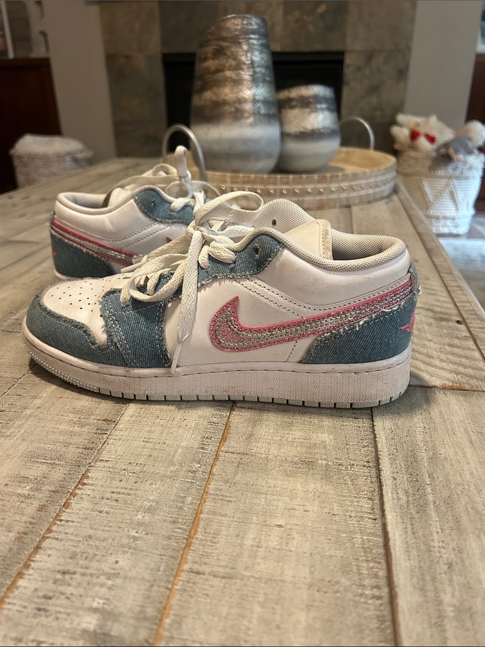 Nike Air Jordan Kids Low-Top Sneakers in White, Denim & Pink